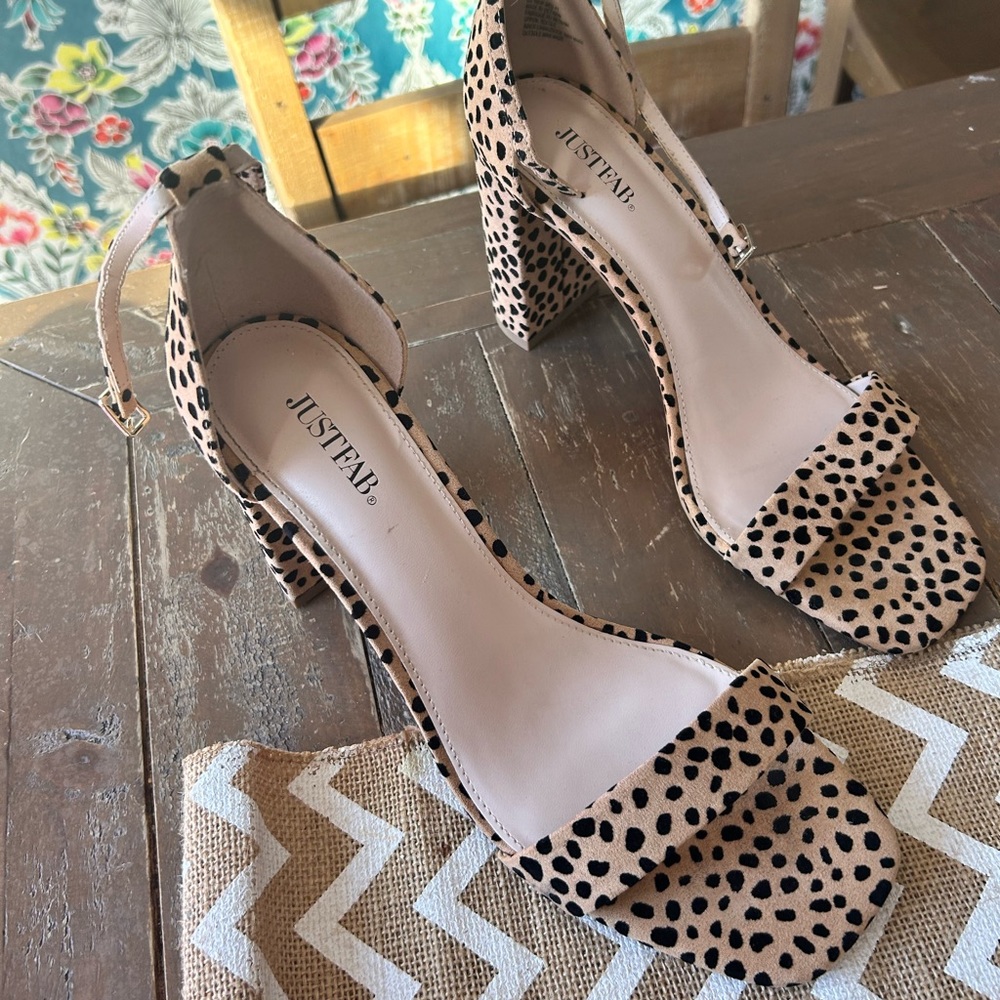 Just Fab leopard heels size 10
